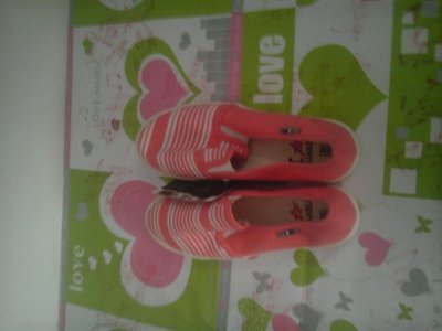 布鞋批发新选择 郑州金水花园路10元处理，鞋帽行业新机遇